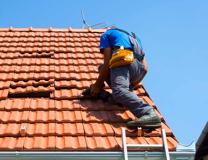 RICORDEL Couverture 91 : Artisan Couvreur en Île-de-France : L’Essonne (91), Le Val-de-Marne (94), Les Hauts-de-Seine (92), les Yvelines (78), Le Val-d’Oise (95), Seine-Saint-Denis (93), la Seine-et-Marne (77). Travaux de couverture, zinguerie, entretien toiture : nettoyage, démoussage et peinture hydrofuge toiture, étanchéité toit plat terrasse, isolation toiture et combles, charpente et traitement des bois de charpente, nettoyage ravalement peinture façade, imperméabilisation façade et nettoyage des extérieurs dans toute l’Île-de-France