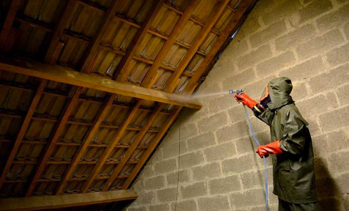 Charpente et traitement des bois - RICORDEL Couverture 91 : artisan charpentier couvreur en Île-de-France : L’Essonne (91), Le Val-de-Marne (94), Les Hauts-de-Seine (92), les Yvelines (78), Le Val-d’Oise (95), Seine-Saint-Denis (93), la Seine-et-Marne (77) : Pose de charpente : traditionnelle, à fermettes … du massif au lamellé-collé. Traitement des boiseries.  …Traitement des bois, boiseries charpente ...  intervention en Île-de-France