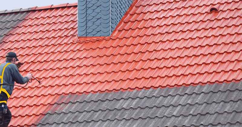 Nettoyage toiture - RICORDEL Couverture 91 artisan couvreur en Île-de-France : L’Essonne (91), Le Val-de-Marne (94), Les Hauts-de-Seine (92), les Yvelines (78), Le Val-d’Oise (95), Seine-Saint-Denis (93), la Seine-et-Marne (77) : nettoyage, démoussage, traitement anti-mousse toiture. Application d’un revêtement peinture hydrofuge coloré sur toit. Intervention en Île-de-France