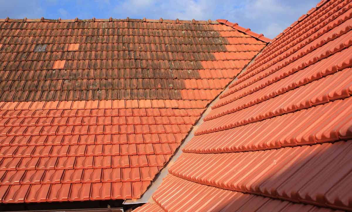 Nettoyage toiture - RICORDEL Couverture 91 artisan couvreur en Île-de-France : L’Essonne (91), Le Val-de-Marne (94), Les Hauts-de-Seine (92), les Yvelines (78), Le Val-d’Oise (95), Seine-Saint-Denis (93), la Seine-et-Marne (77) : nettoyage, démoussage, traitement anti-mousse toiture. Application d’un revêtement peinture hydrofuge coloré sur toit. Intervention en Île-de-France