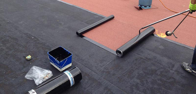 Étanchéité toit plat terrasse - RICORDEL Couverture 91 : artisan étancheur couvreur en Île-de-France : L’Essonne (91), Le Val-de-Marne (94), Les Hauts-de-Seine (92), les Yvelines (78), Le Val-d’Oise (95), Seine-Saint-Denis (93), la Seine-et-Marne (77) : Etanchéité toit terrasse, toit plat par membrane bitumeuse ( en bitume goudronné ). Isolation toiture et combles. Artisan couvreur étancheur en Île-de-France