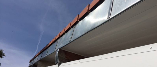 Travaux de couverture et zinguerie -  RICORDEL Couverture 91 : artisan couvreur en Île-de-France : L’Essonne (91), Le Val-de-Marne (94), Les Hauts-de-Seine (92), les Yvelines (78), Le Val-d’Oise (95), Seine-Saint-Denis (93), la Seine-et-Marne (77) : Travaux de couverture : rénovation de votre toiture et pose de couverture  :  tuile, ardoise et faîtage. Dépannage et intervention en urgence pour votre toit. réparation de fuite toiture. Pose de zinguerie : les gouttières, les chéneaux, les corniches, les bandes de rives, les abergements de cheminée …. Intervention en Île-de-France