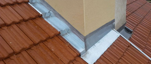 Travaux de couverture et zinguerie -  RICORDEL Couverture 91 : artisan couvreur en Île-de-France : L’Essonne (91), Le Val-de-Marne (94), Les Hauts-de-Seine (92), les Yvelines (78), Le Val-d’Oise (95), Seine-Saint-Denis (93), la Seine-et-Marne (77) : Travaux de couverture : rénovation de votre toiture et pose de couverture  :  tuile, ardoise et faîtage. Dépannage et intervention en urgence pour votre toit. réparation de fuite toiture. Pose de zinguerie : les gouttières, les chéneaux, les corniches, les bandes de rives, les abergements de cheminée …. Intervention en Île-de-France